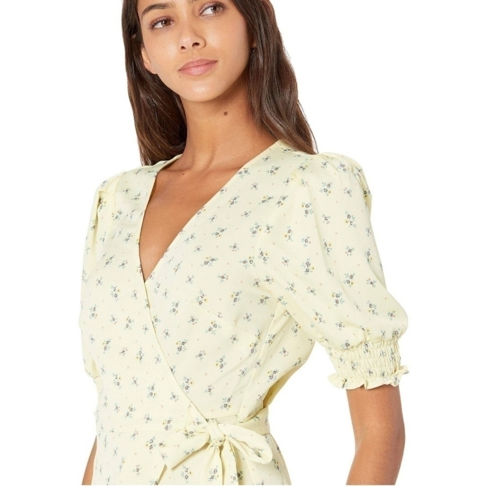 𝅺bcbgeneration Ditsy Floral Wrap Top sz. XS NWT